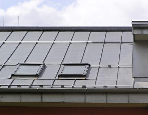 titánzinkobá strecha a fasáda - Bytový dom Prievidza