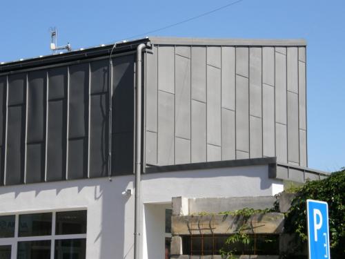 titánzinková strecha a fasáda - Autobusová stanica Trstená