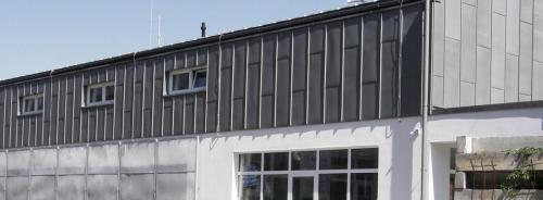 titánzinková strecha a fasáda - Autobusová stanica Trstená